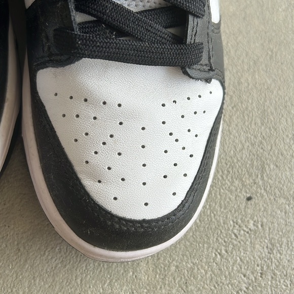 Selling these woman’s Nike Pandas - Picture 2 of 6